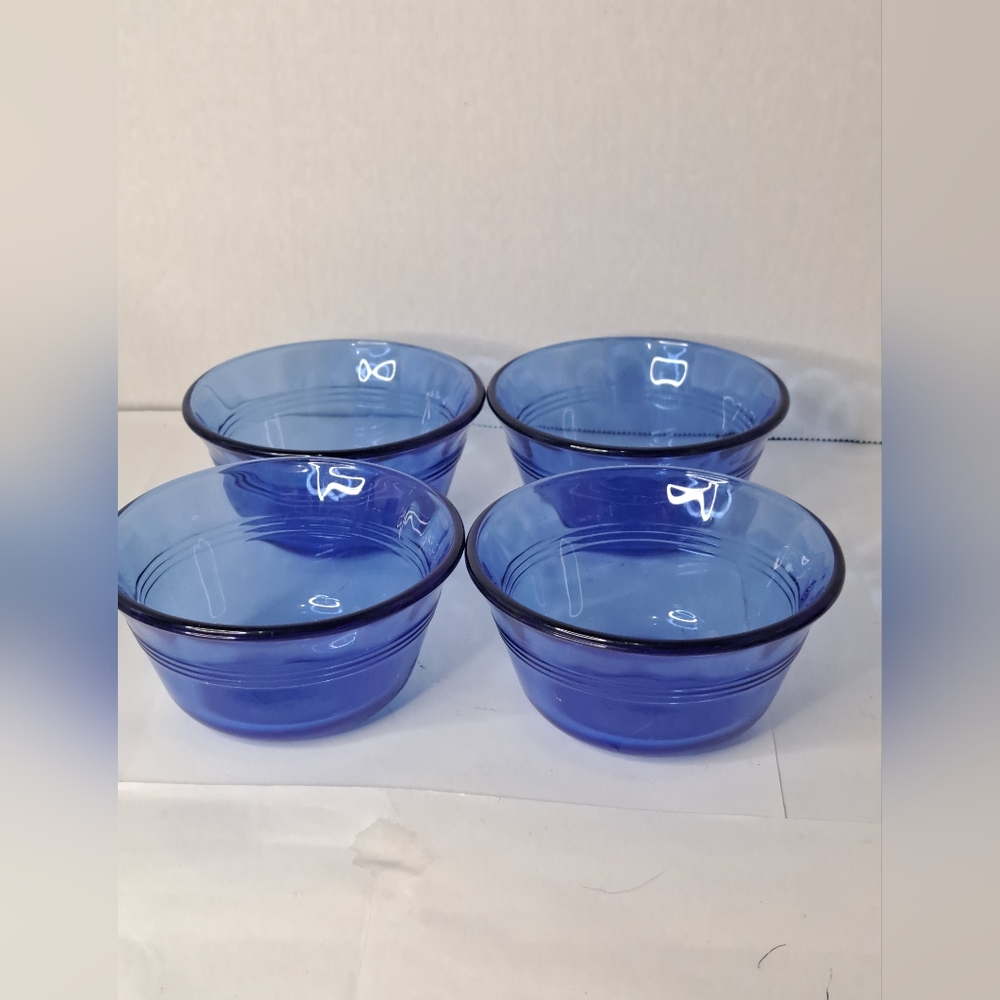 Set of 4 vintage Blue Pyrex, custard cups.